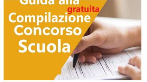 Guida gratuita per la compilazione del concorso scuola; una mano scrive su un modulo.